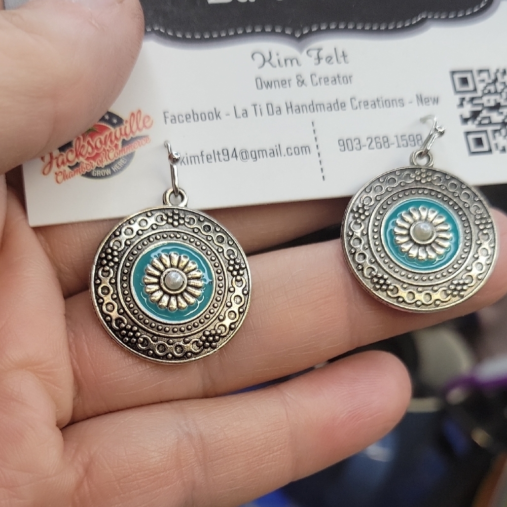 Silver Tone Faux Turquoise 1" Earrings